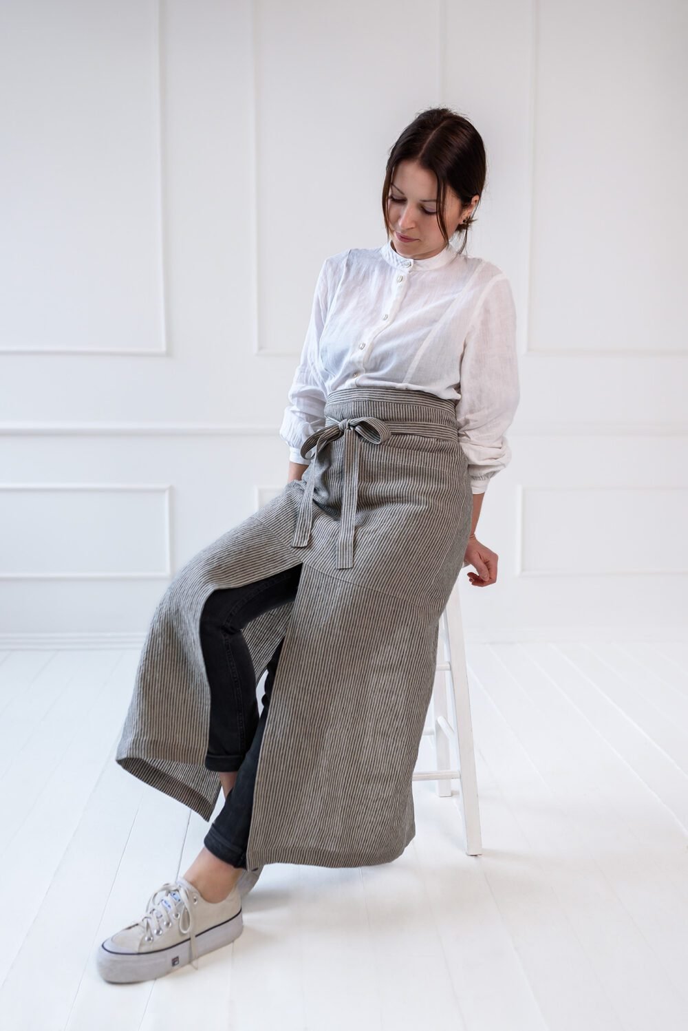 Split leg linen apron