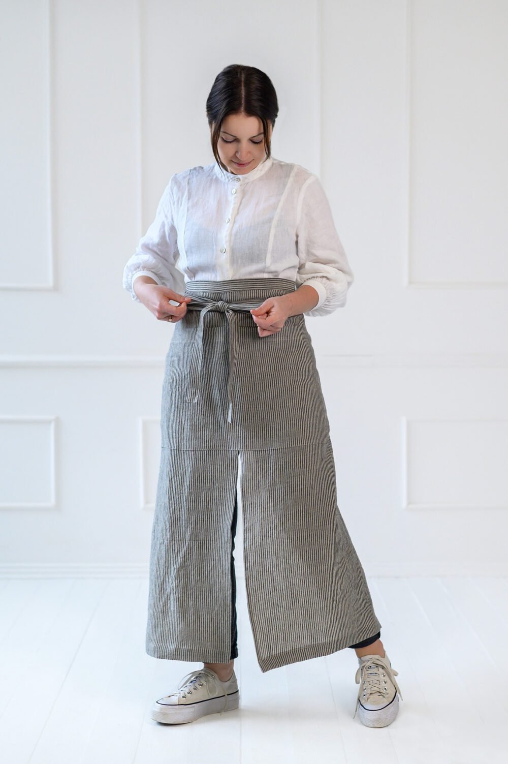 Split leg linen apron