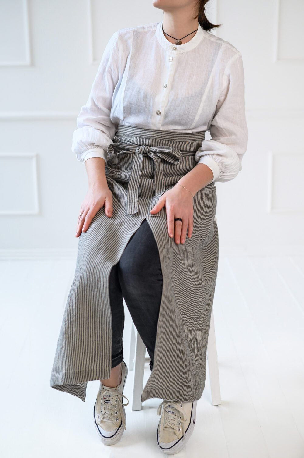 Split leg linen apron