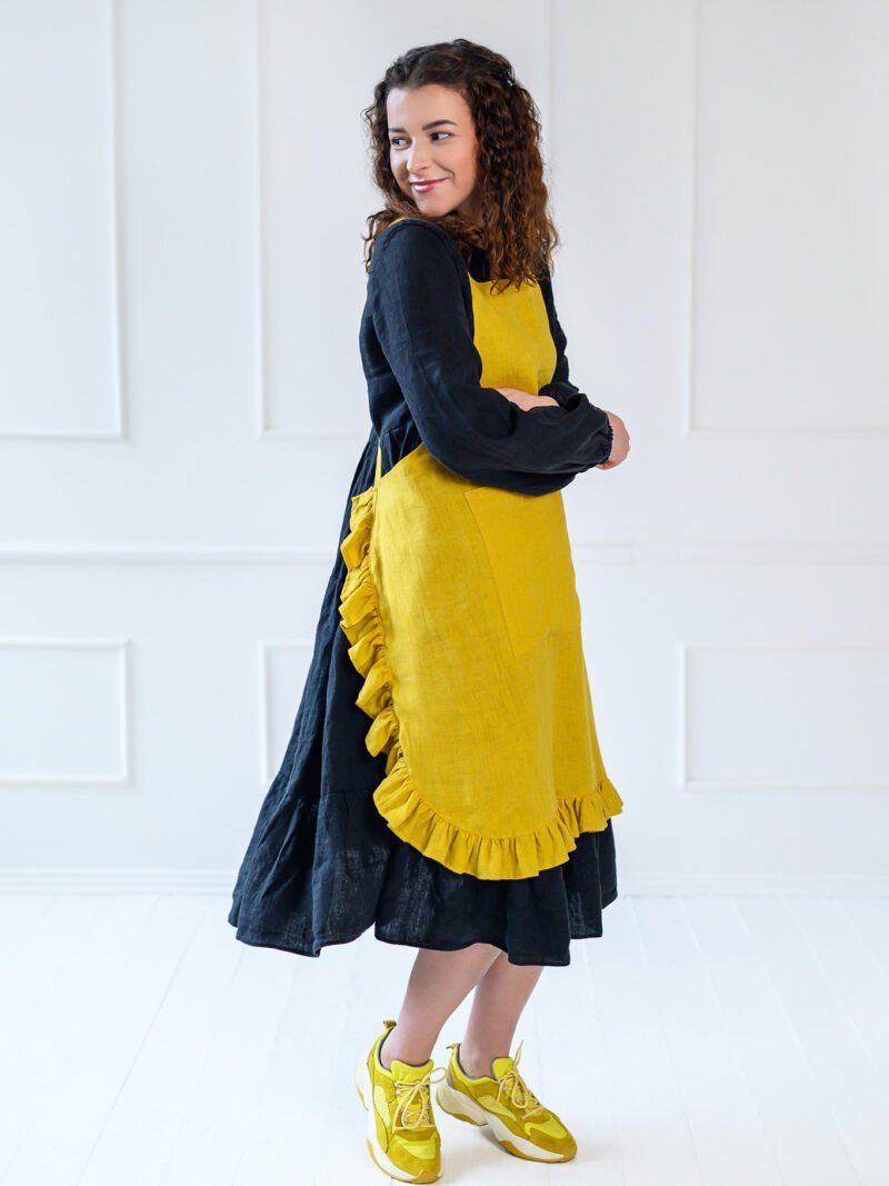 Linen Cross-back apron with ruffles