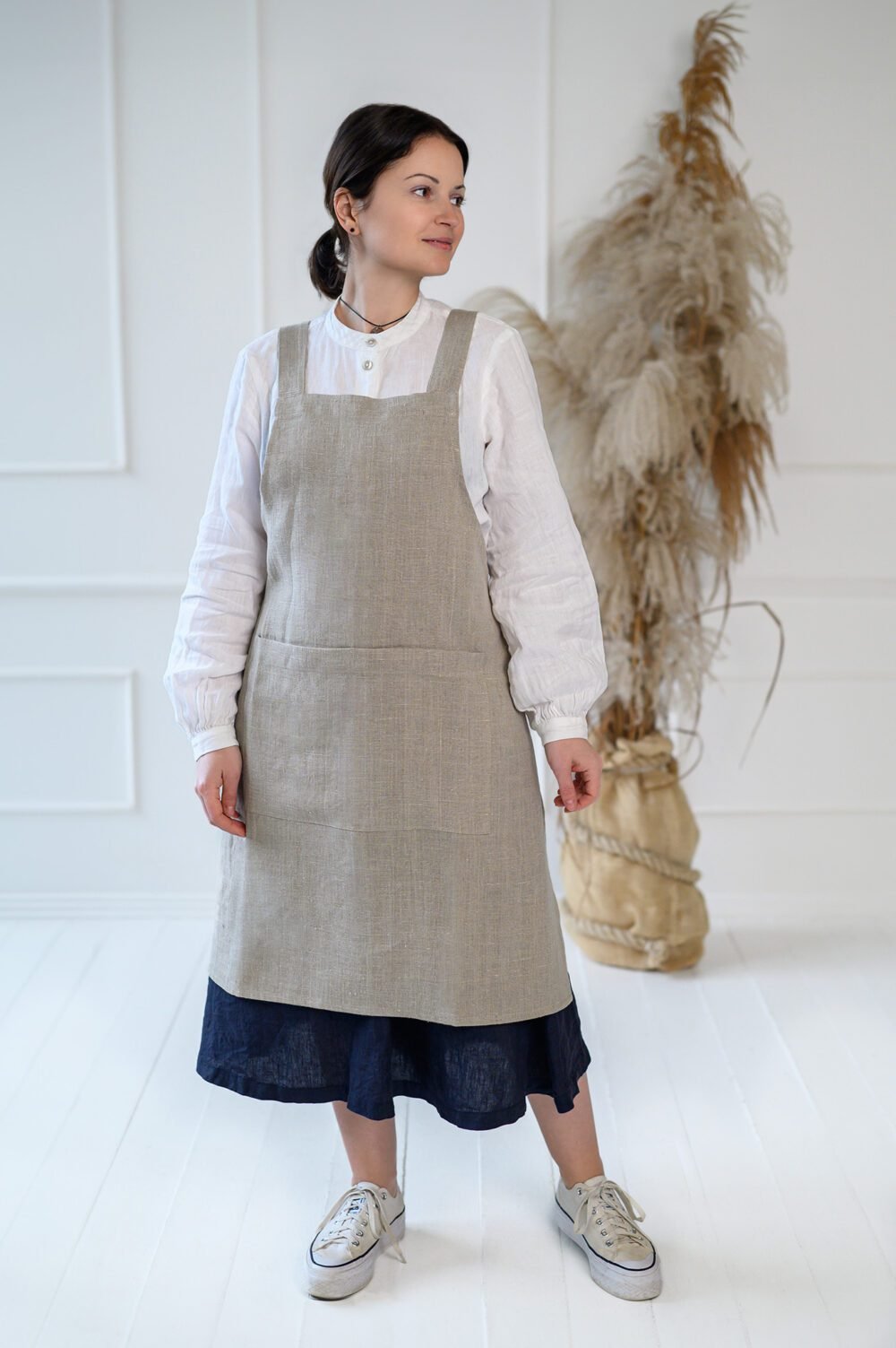 Rough Linen Cross-Back Apron