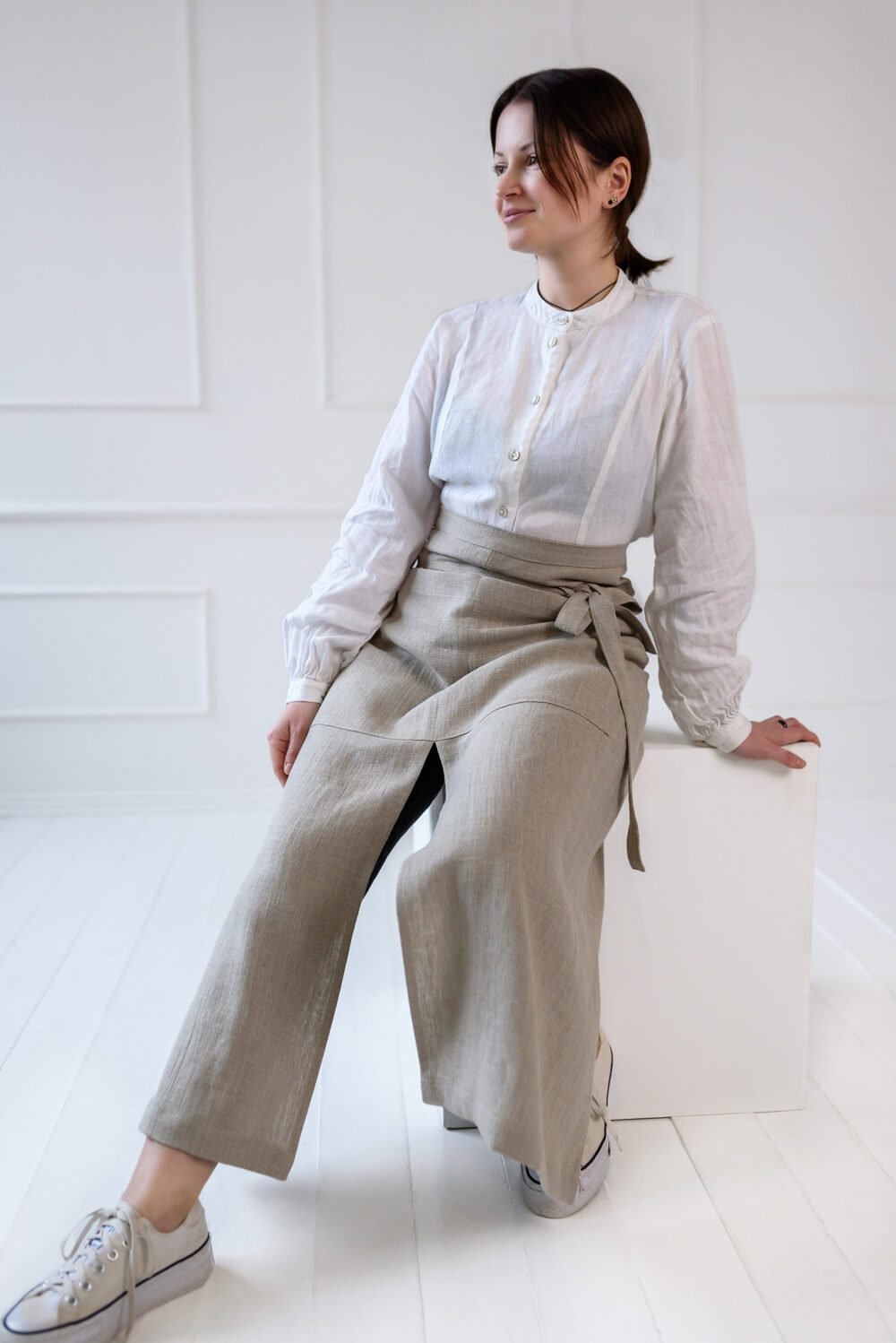 Split leg linen apron