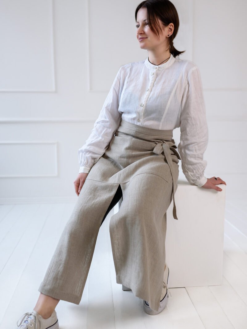 Split leg linen apron