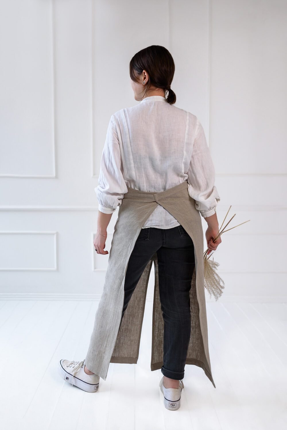 Split leg linen apron