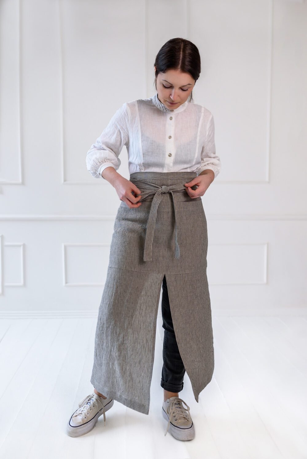 Split leg linen apron