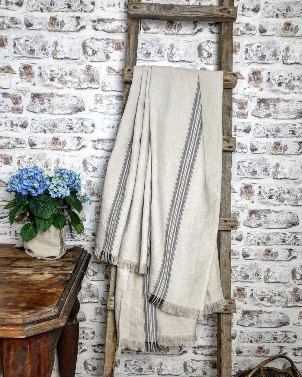 Linen throw "Vintage stripes"