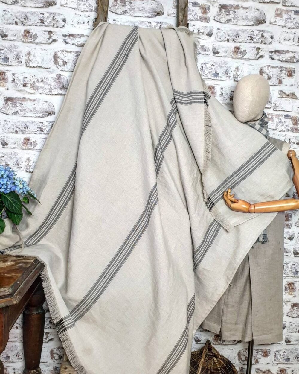 Linen throw "Vintage stripes"