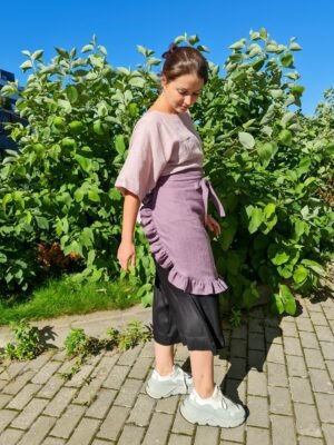 Linen apron with ruffles