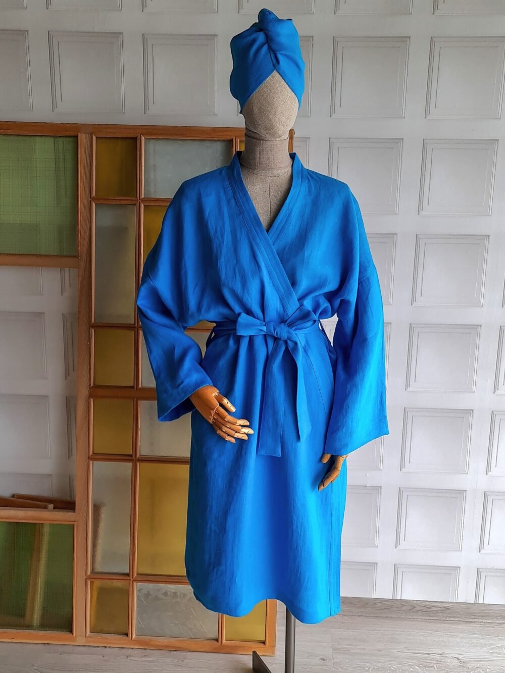 Collarless linen bath robe