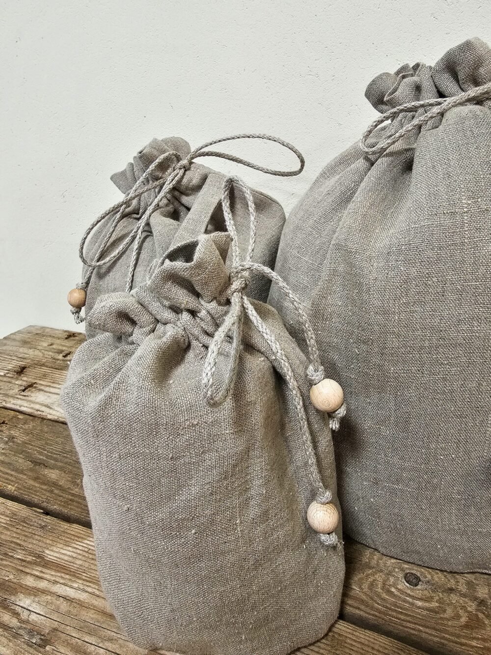 Rough linen bag with round bottom