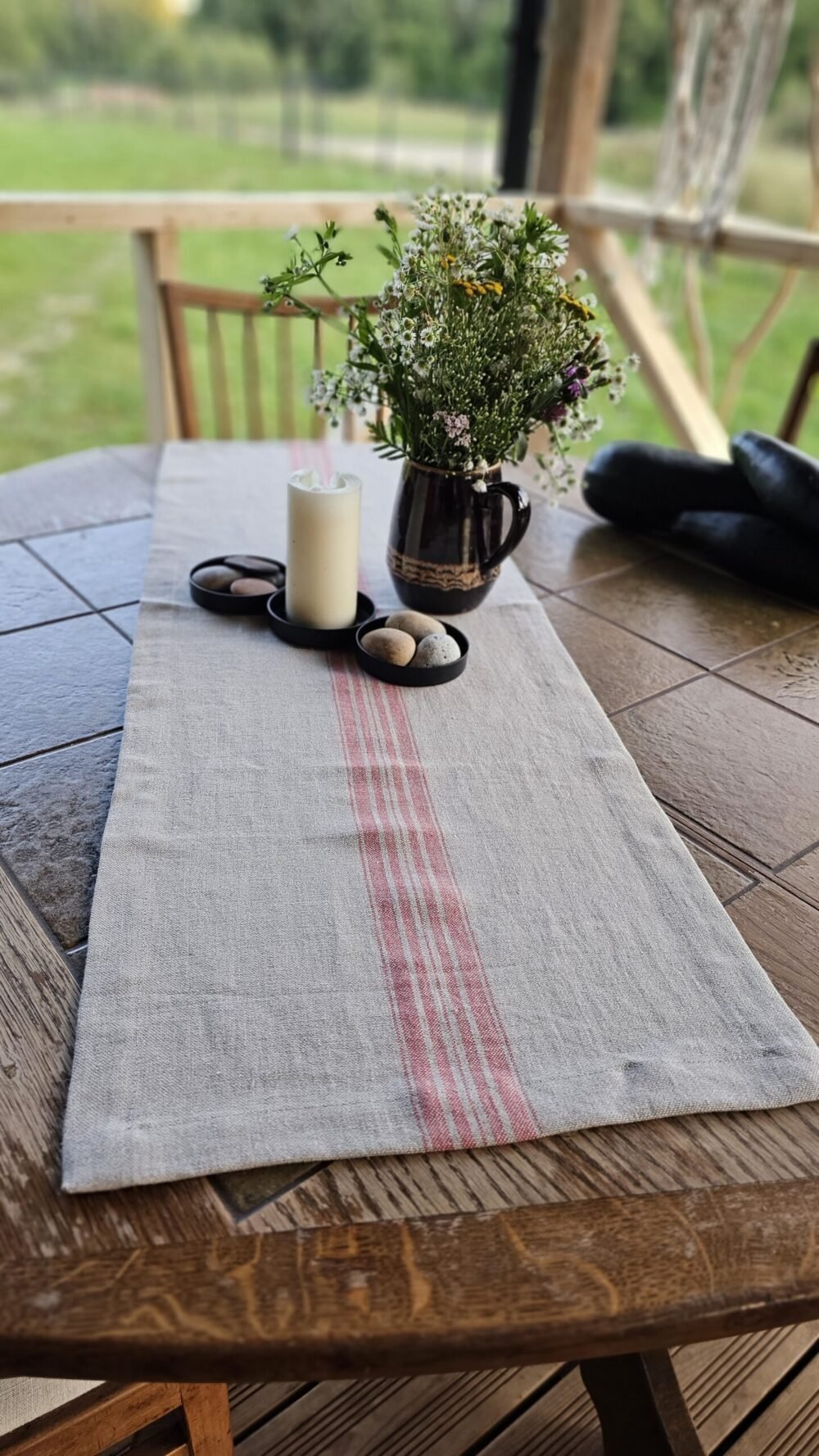 Linen table runner