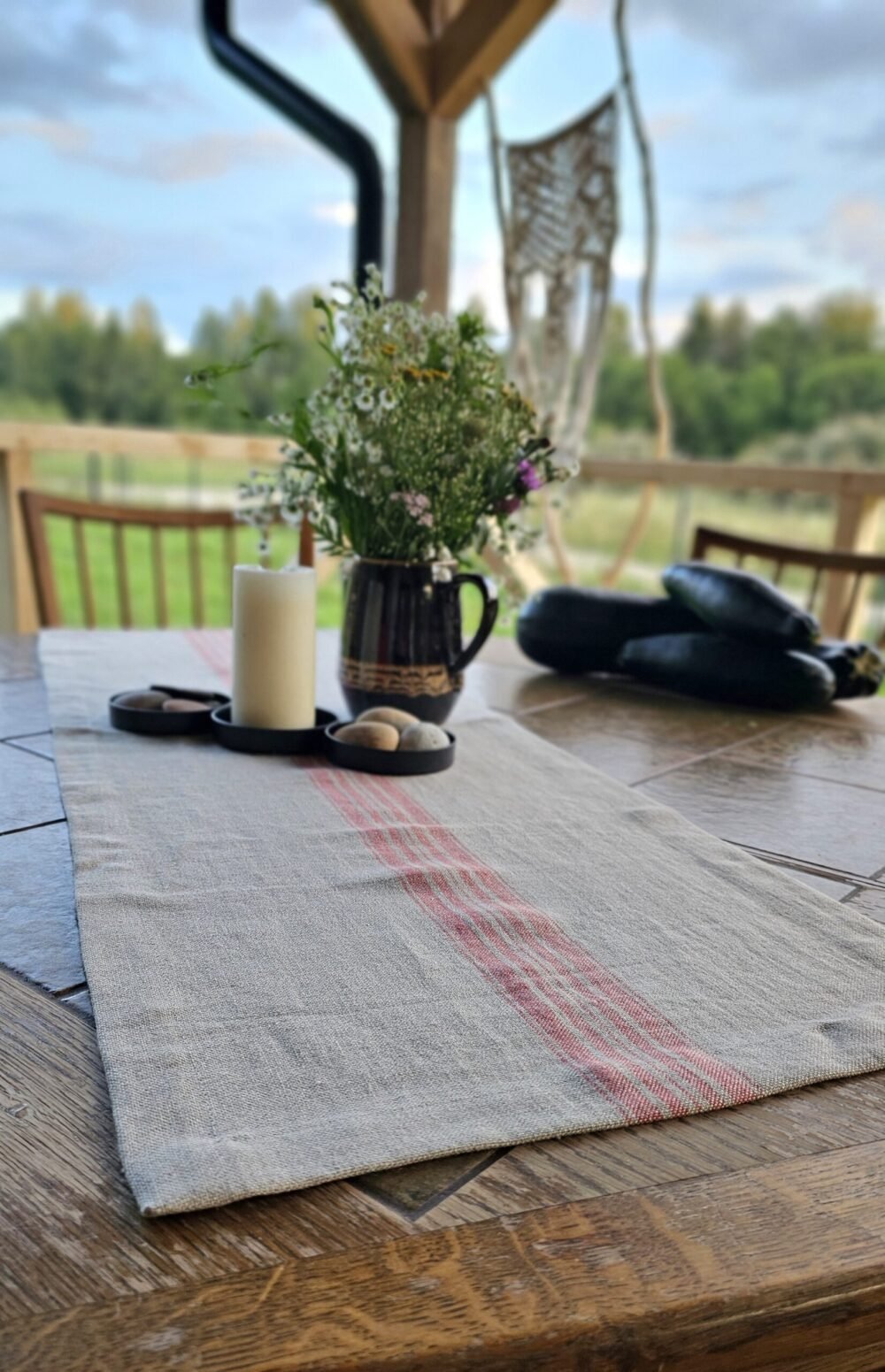 Linen table runner