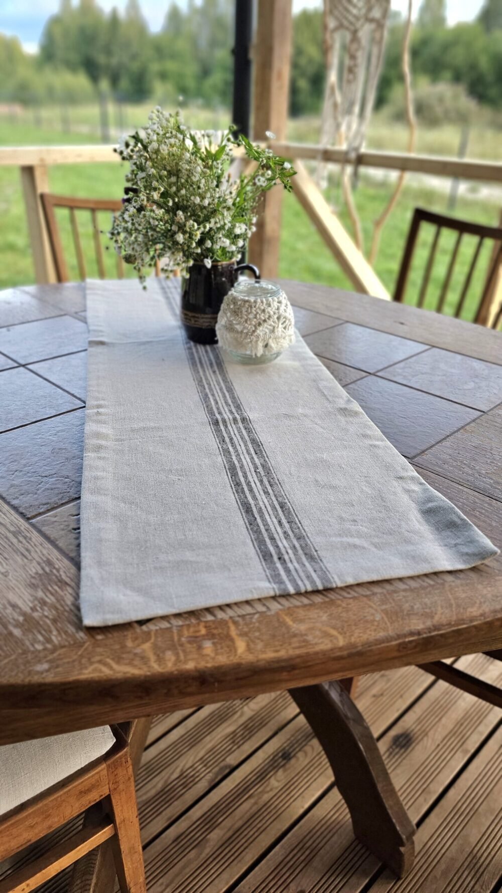 Linen table runner