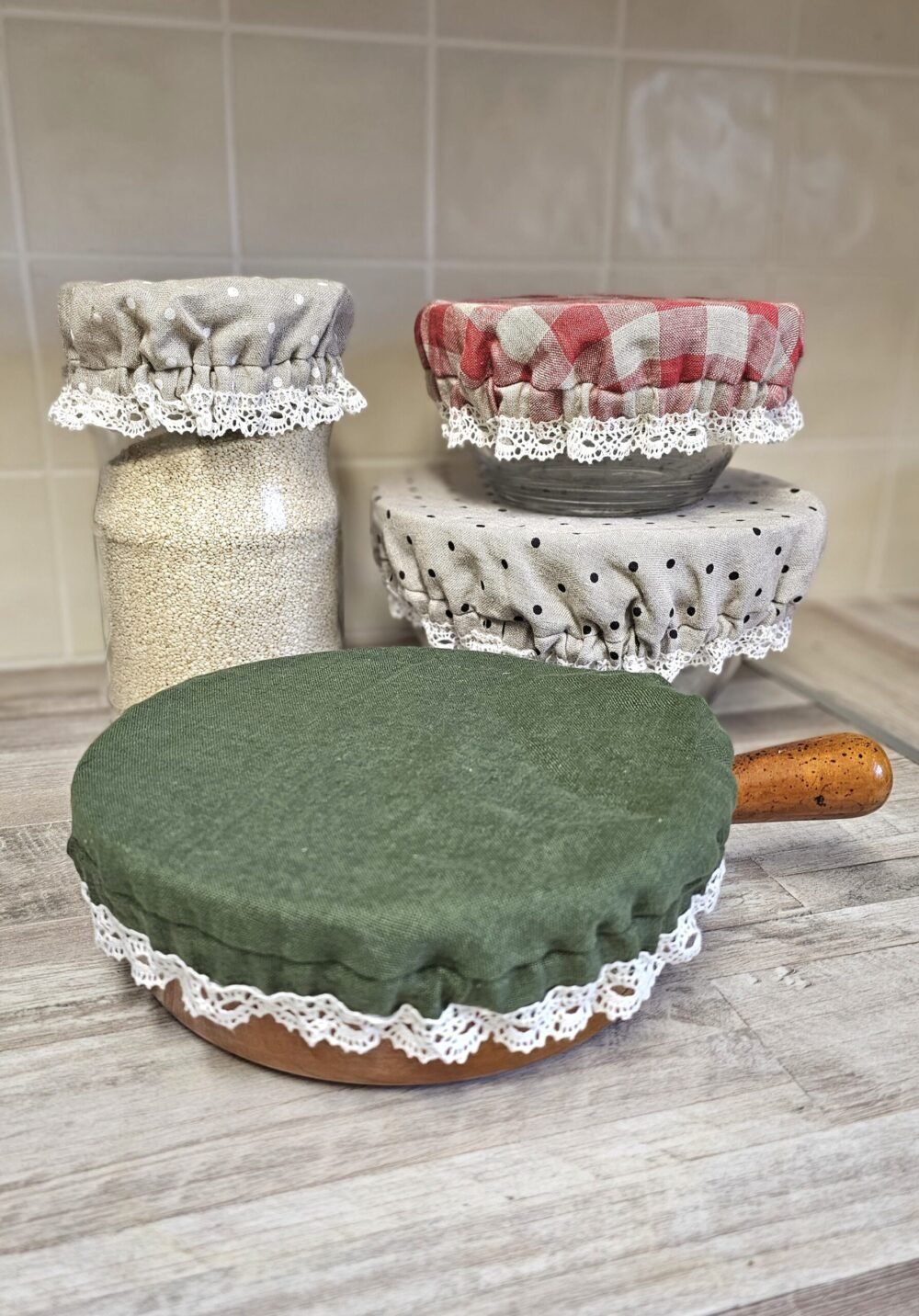 Linen bowl cover with lace