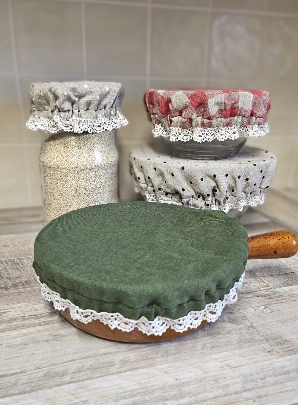 Linen bowl cover with lace