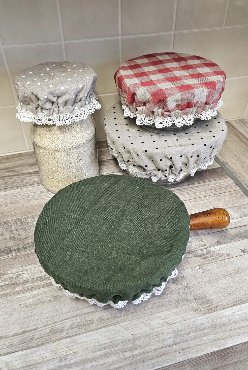Linen bowl cover with lace