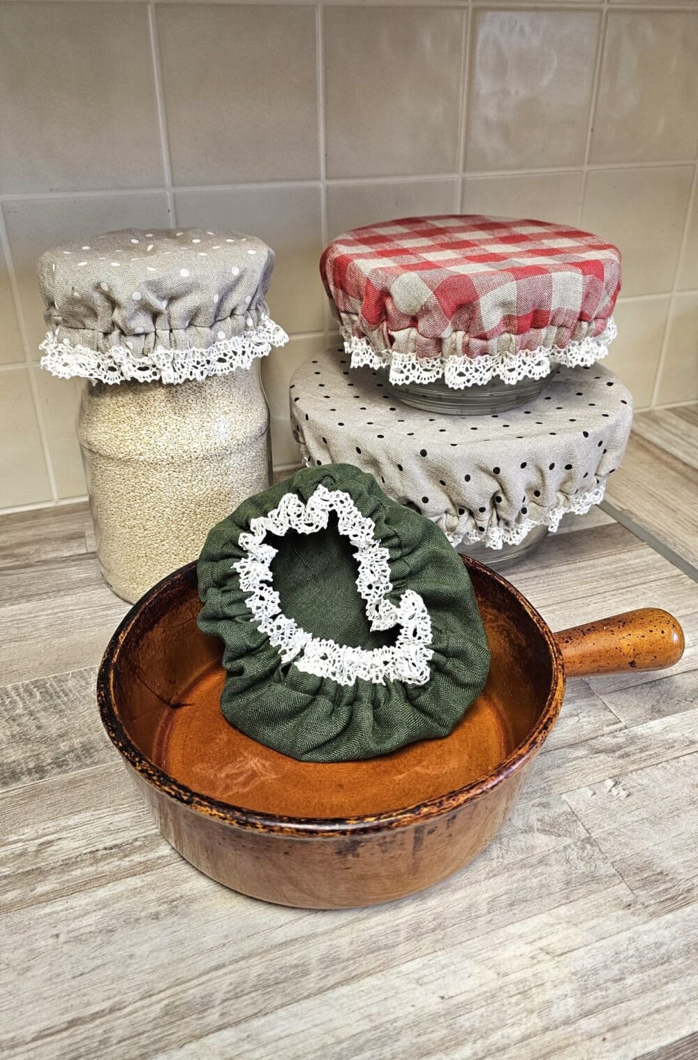Linen bowl cover with lace