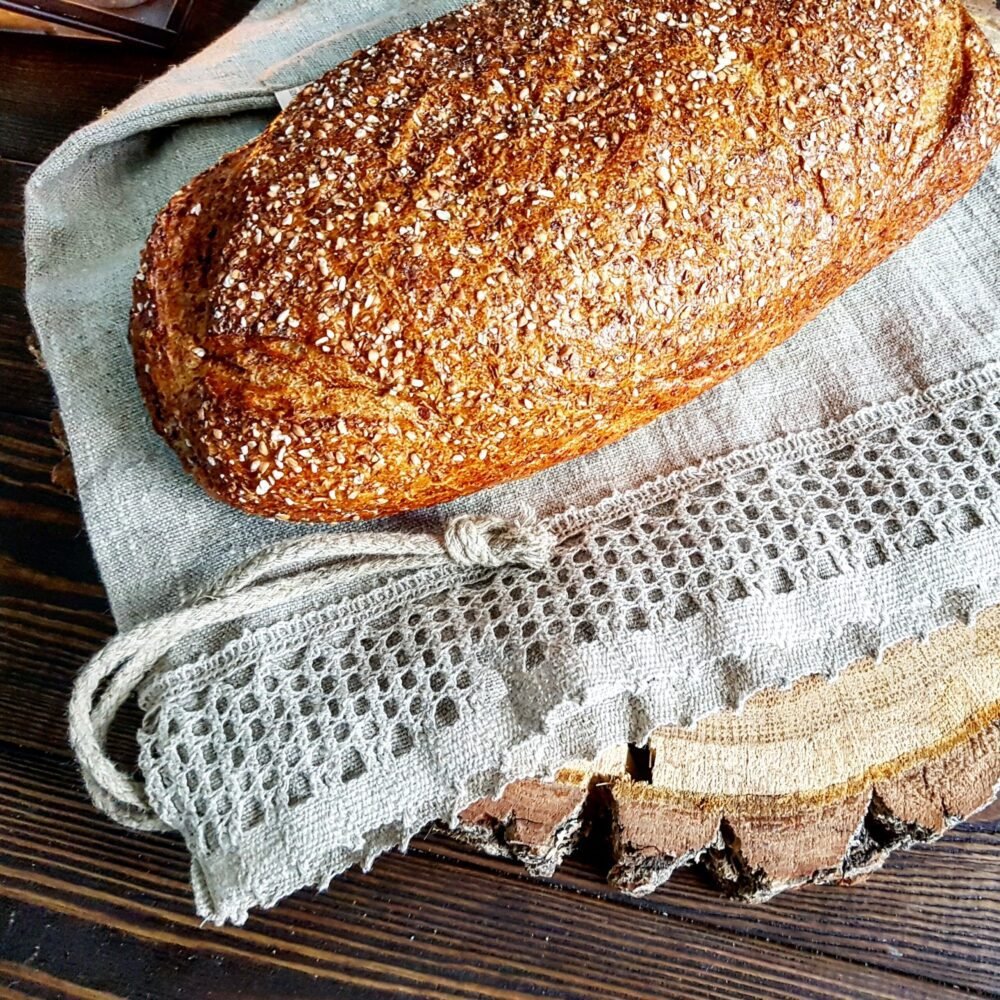 Rough linen bag with lace