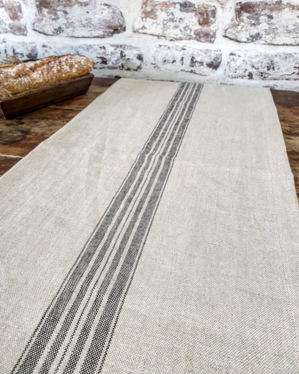 Linen table runner