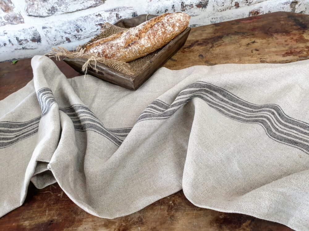 Linen table runner