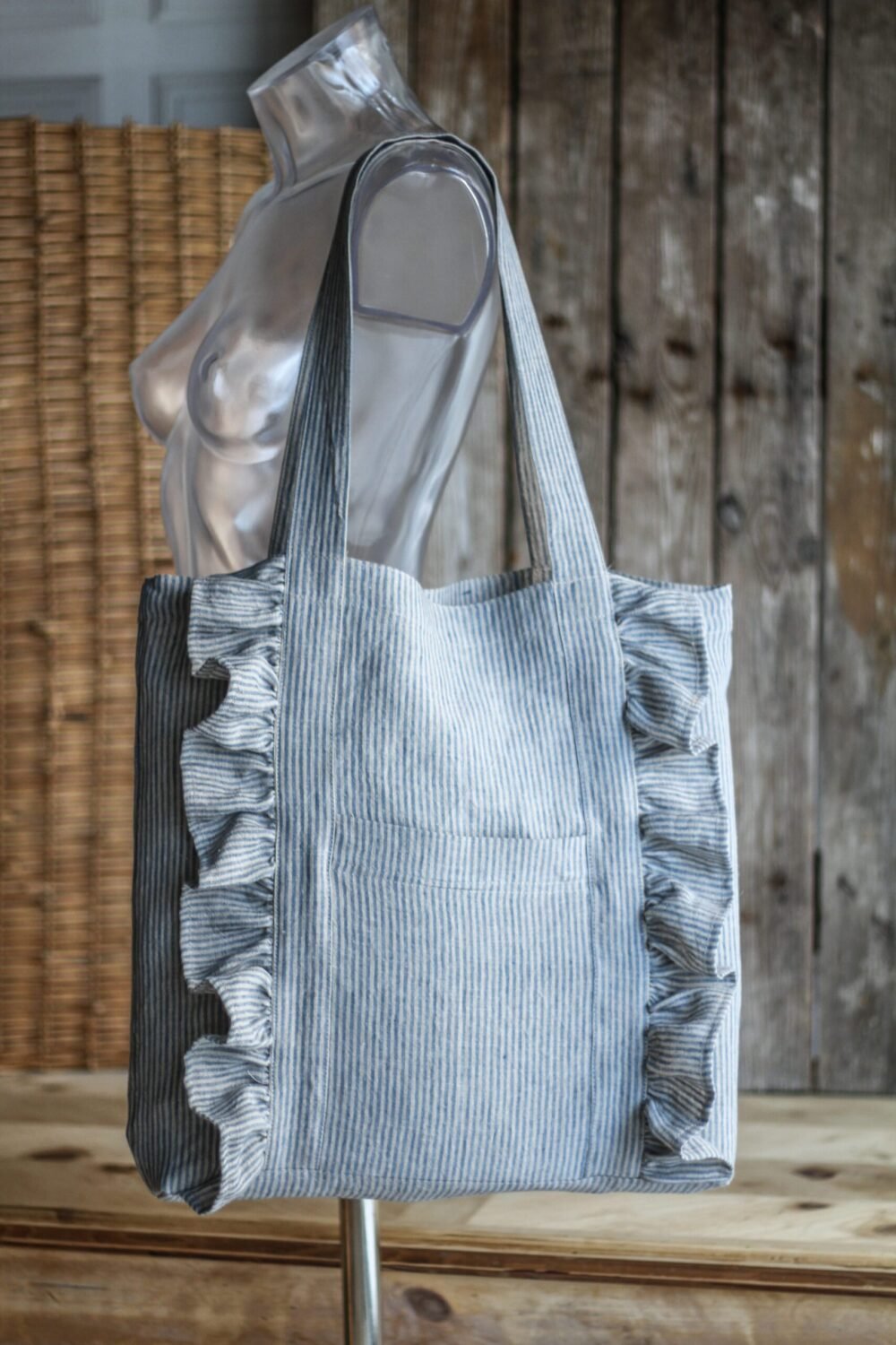 Linen tote bag with ruffles