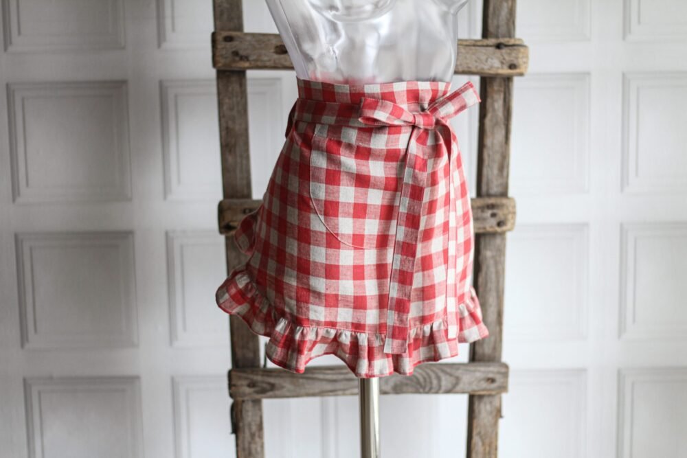 Linen apron with ruffles